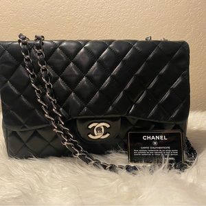 EUC Chanel purse. Chanel crossbody. Chanel black classic bag large.